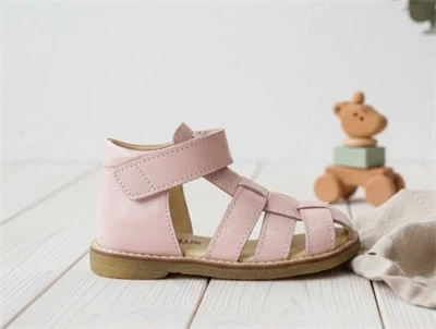 Angulus rosa sandal