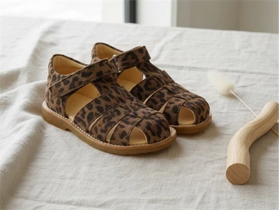 Angulus sandal Leopard med velcro og lukket tå