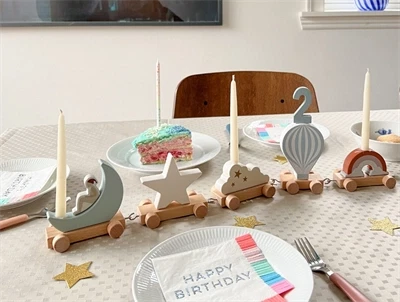 Cam Cam Copenhagen fødselsdagstog Dreamland i lyse pastelfarver på fødselsdagsbord