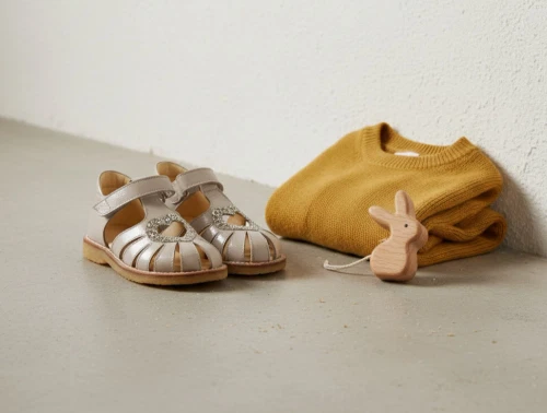 Angulus hjertesandal i sand laklæder med glitterhjerte og velcro