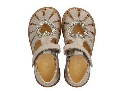Angulus hjertesandal i sand laklæder med glitterhjerte og velcro