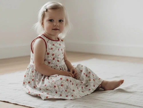 Wheat rose strawberries kjole Kirsten