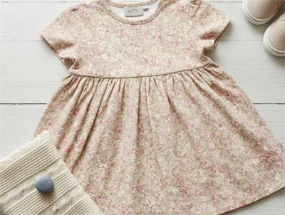 Wheat kjole Nova bees and flowers