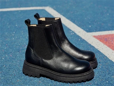 Angulus Chelsea støvle i sort skind med chunky sål 6148