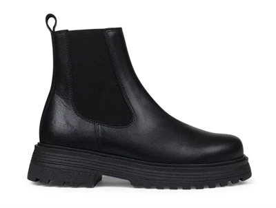 Angulus Chelsea støvle i sort skind med chunky sål 6148 set fra siden