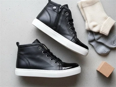 Angulus sneaker sort med lynlås og snørebånd