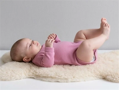 Joha uldbody i pink med lange ærmer