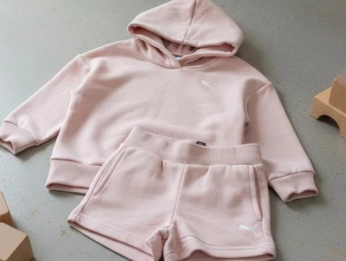 Puma rose dust sweatset med hoodie og shorts