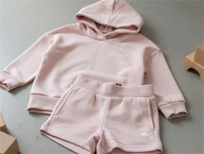 Puma rose dust sweatset med hoodie og shorts