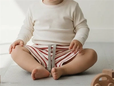 Wheat red stripe shorts Vic