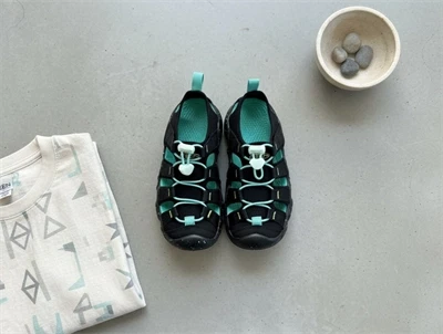 Keen Hyperport H2 sandal sort stardust med lukket tå og elastiksnøre