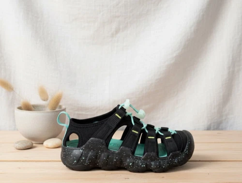 Keen Hyperport H2 sandal sort stardust med lukket tå og elastiksnøre