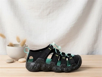 Keen Hyperport H2 sandal sort stardust med lukket tå og elastiksnøre