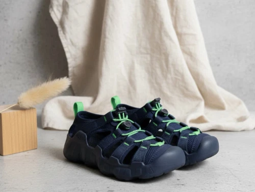 Keen Hyperport H2 sandal naval academy-vibrant green med lukket tå og elastiksnøre