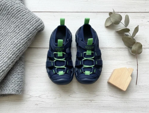 Keen Hyperport H2 sandal naval academy-vibrant green med lukket tå og elastiksnøre