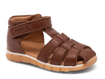 Bisgaard Billie sandal brandy med lukket tå og velcro