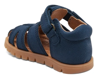 Bisgaard Frans sandal i navy med lukket tå set forfra
