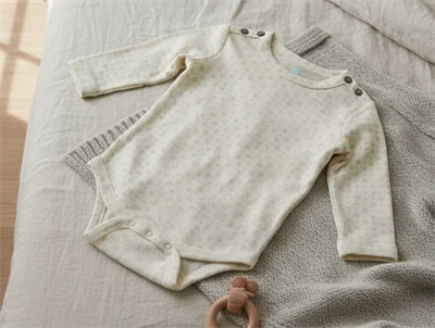 En Fant body antique white stjerner