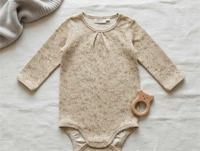 Wheat body barely beige small flowers