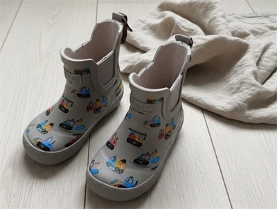 Bisgaard baby rubber gummistøvler i råhvid med entreprenørmaskiner