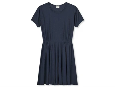 Mads Nørgaard kjole i parisian night med pointelle-struktur og korte ærmer