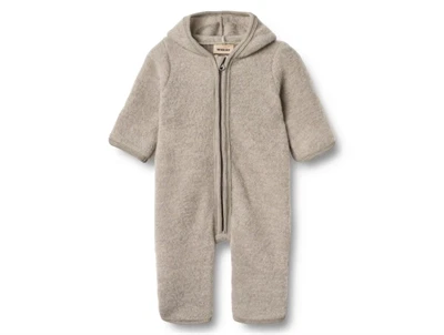 Wheat Wool fleece suit Ata khaki melange med hætte og trykknapper set forfra