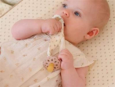 Cam Cam Copenhagen suttesnor i brug med rowan print