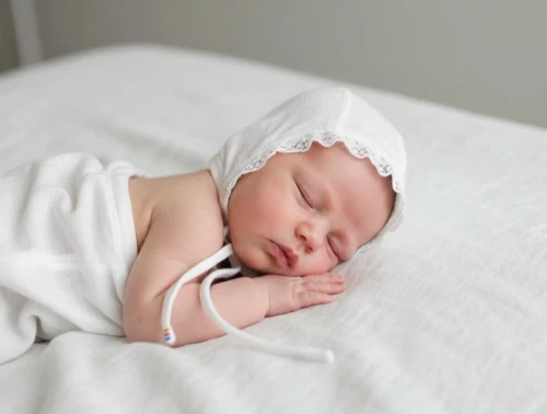 Joha babyhjelm natur med blonde i uld/silke