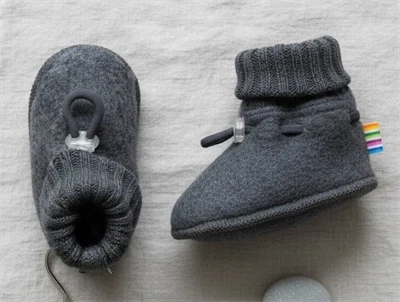 Joha futter mørkegrå med elastiklukning i uld