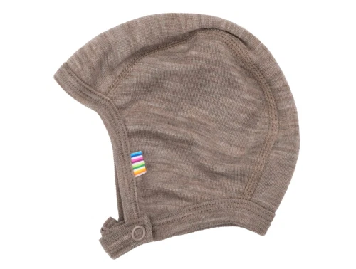 Joha hjelm i beige melange merinould og silke med trykknap