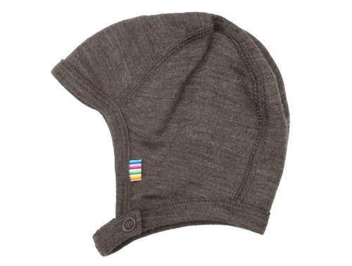 Joha hjelm i brun melange merinould og silke med trykknap