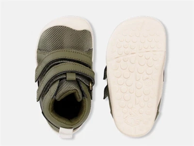 Bundgaard Mio barefoot sko i army grøn med sål og topvisning