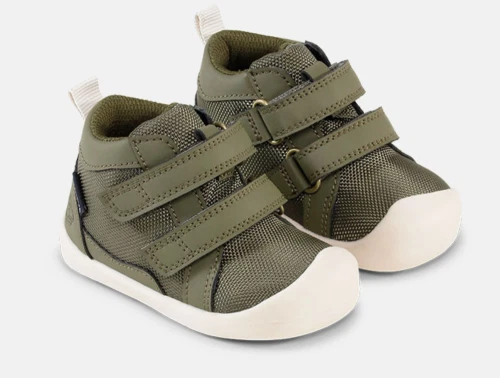 Bundgaard Mio barefoot sko i army grøn med velcro lukning set forfra