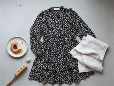 Petit by Sofie Schnoor kjole flowers black