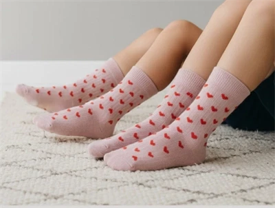 Minipop strømper rosa med røde hjerter bambus (3-pak)