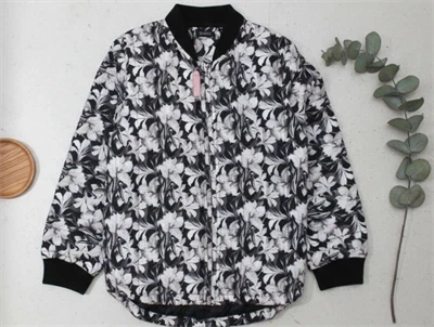 Petit by Sofie Schnoor termojakke sort blomster