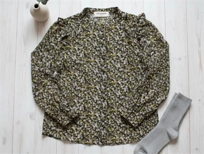 Sofie Schnoor Girls skjorte Malikka sort blomster