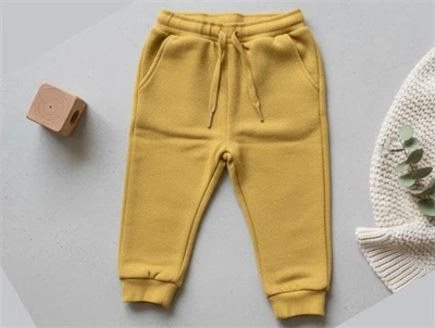 Petit by Sofie Schnoor sweatpants Estralla gul glimmer