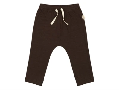 Petit Piao bukser i farven coffee bean med bindebånd og ribstruktur set forfra