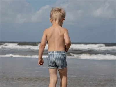 Petit Piao badebukser blå mirage med råhvide striber