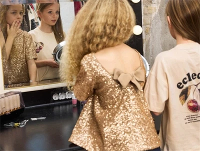 THE NEW paillet top gold med sløjfe i ryggen bagpå