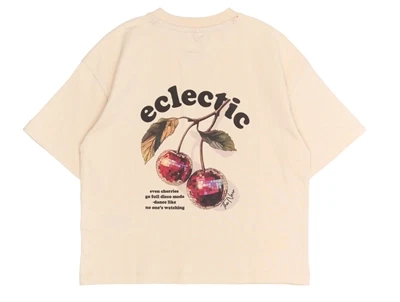 THE NEW oversized t-shirt gardenia med kirsebærprint bagpå