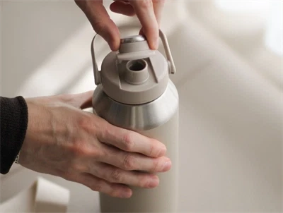 AYA&IDA sports drikkeflaske cream beige 950 ml