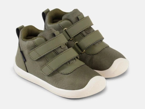 Bundgaard Moon sko i army grøn med velcro lukning set forfra