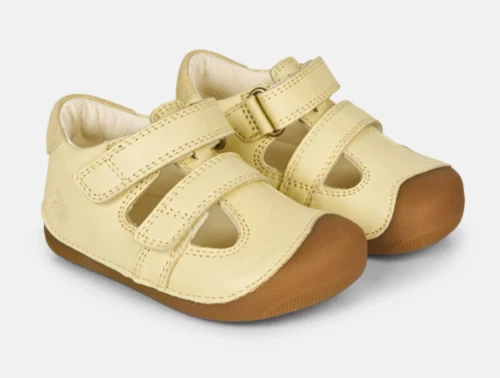 Bundgaard Petit Summer sandal banana med velcro og lukket tå  