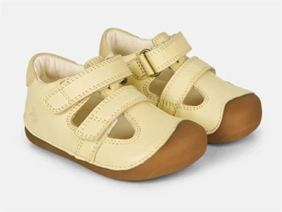 Bundgaard Petit Summer sandal banana med velcro og lukket tå  