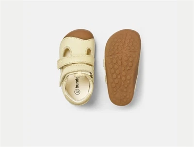 Bundgaard Petit Summer sandal banana med velcro og lukket tå  