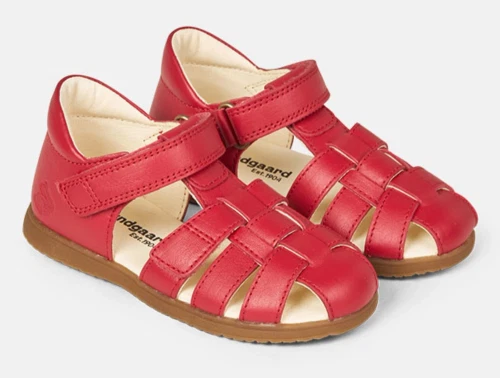 Bundgaard Bali sandal cherry med lukket tå og velcro