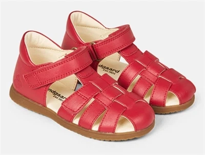 Bundgaard Bali sandal cherry med lukket tå og velcro