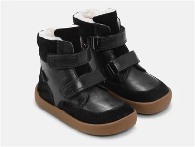 Bundgaard Basil vinterstøvle black set fra siden  